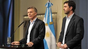 Macri junto a Basavilbaso, el director de Anses que quedó en el centro de la polémica.