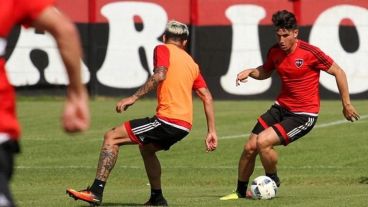 Isnaldo con la pelota en uno de los entrenamientos