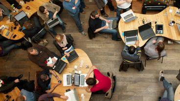 Será un encuentro de trabajo en el que distintos equipos competirán para resolver un problema mediante el desarrollo colaborativo.