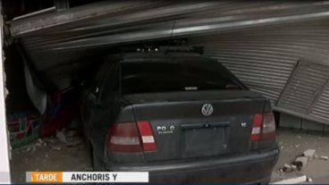 Así quedó el auto este jueves en la zona norte de la ciudad.