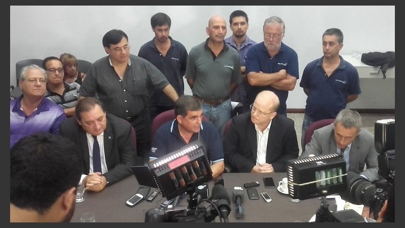 La conferencia de Antonio Donello (UOM) y los ministros.