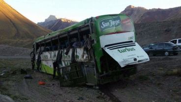 Así quedó el micro en Horcones.