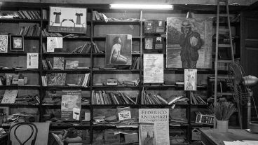 Un rincón de la histórica librería rosarina, que parece detenida en el tiempo. (Alan Monzón/Rosario3.com)