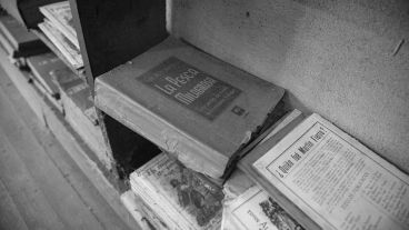 Los libros se encuentran dispersos a lo largo y ancho de toda la librería. (Alan Monzón/Rosario3.com)