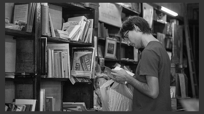 Extranjeros amantes de la literatura suelen visitar el local como atracción turística. (Alan Monzón/Rosario3.com)