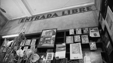 "Entrada libre". Uno de los carteles que colocó su fundador Alfonso Longo a principios del siglo XX. (Alan Monzón/Rosario3.com)