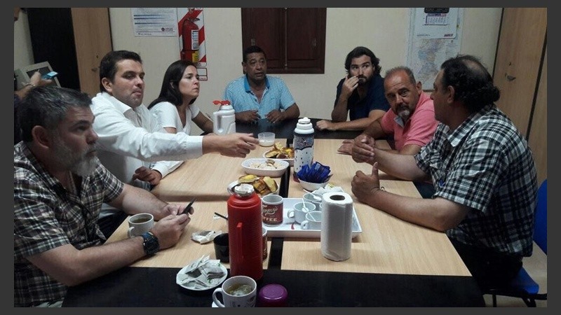 Los legisladores junto a intendentes del norte santafesino.