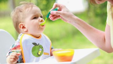 Evitar los alimentos que exijan mayor cuidado con la cadena de frío, como ser pescados.
