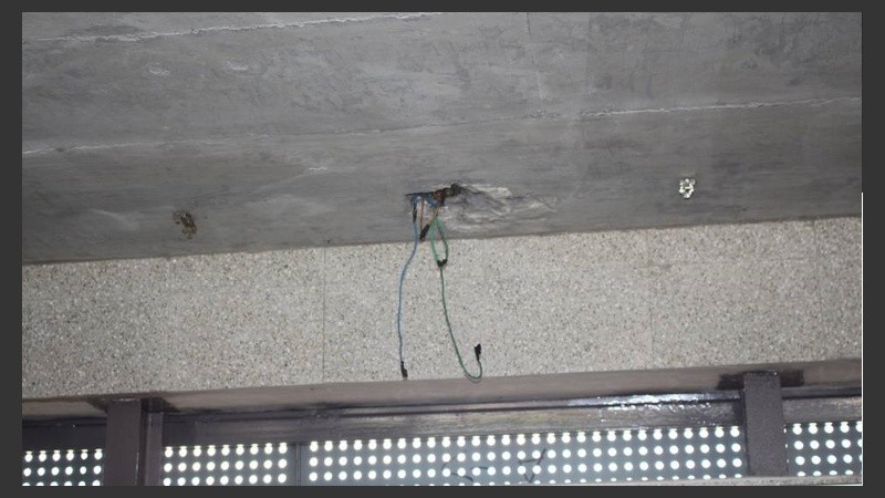 Cables a la vista en la estación de trenes. 