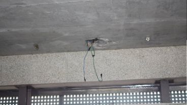 Cables a la vista en la estación de trenes.