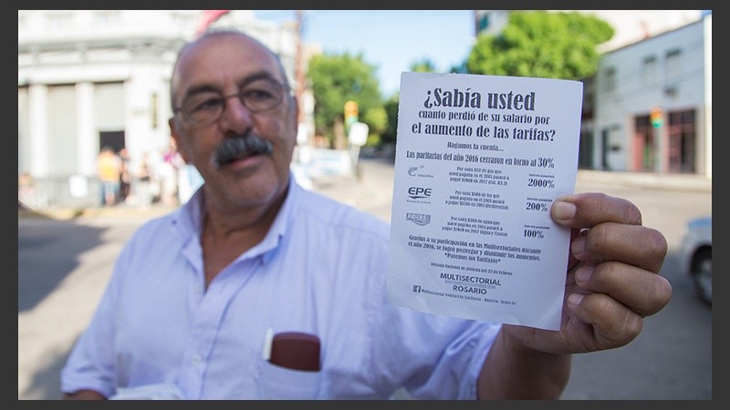 La protesta frente al bar de Callao y Güemes este martes por la mañana.