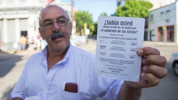 La protesta frente al bar de Callao y Güemes este martes por la mañana.