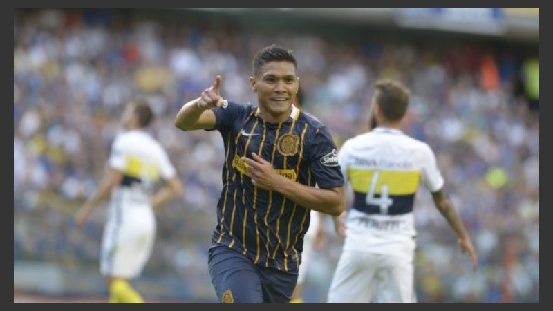 Teo festeja el gol ante Boca en la Bombonera.