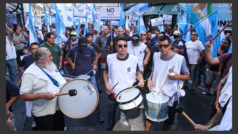 La UOM junto a otros gremios marcharon por las calles de la ciudad.