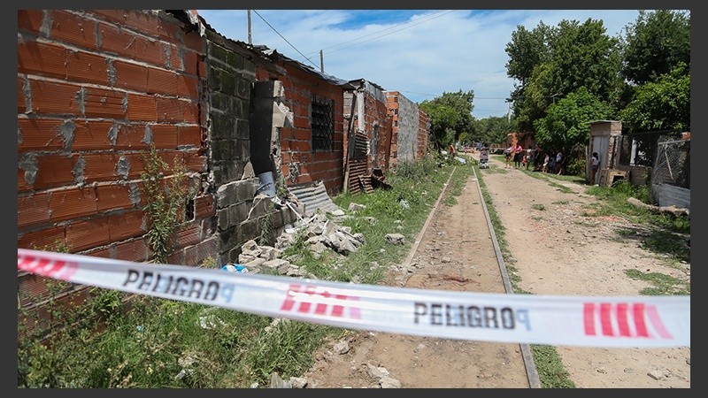 La formación salió de la vías a la altura de Tucumán al 5100 e impactó contra varias viviendas.