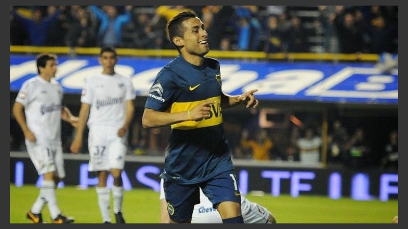 Carrizo gritando un gol con la camiseta de Boca.