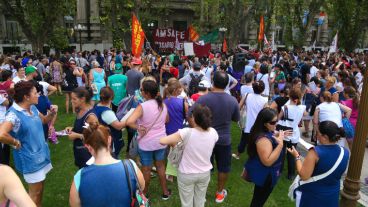 La marcha culminó en plaza San Martín frente a Gobernación.