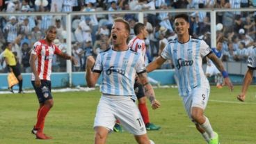 Menéndez grita su gol con alma y vida.