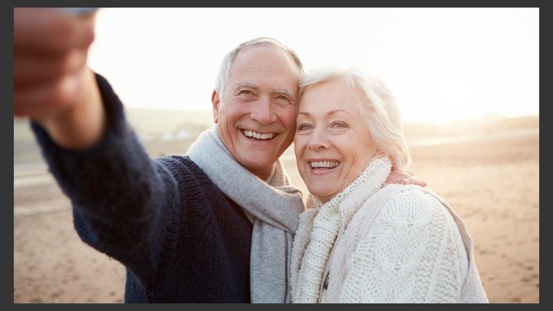 Del trabajo se desprende que las mujeres vivirán en promedio cinco años más que los hombres.