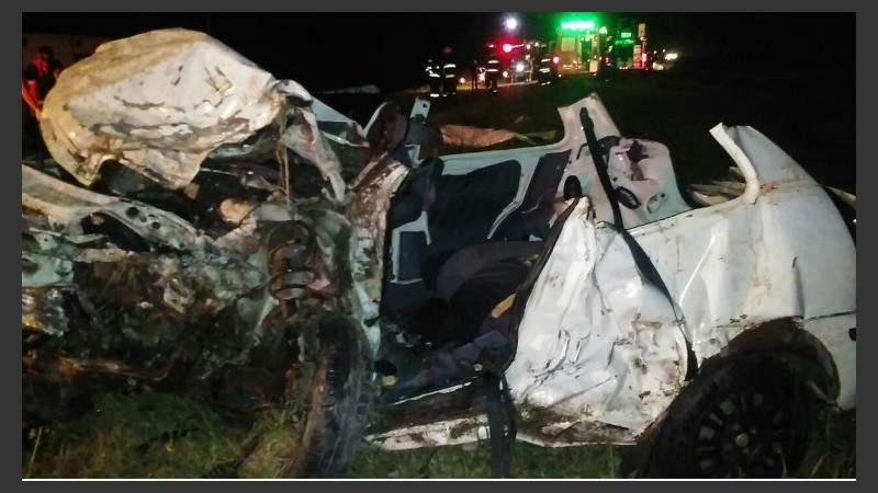 Iban cinco personas en el Fiat Palio.