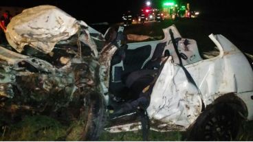 Iban cinco personas en el Fiat Palio.