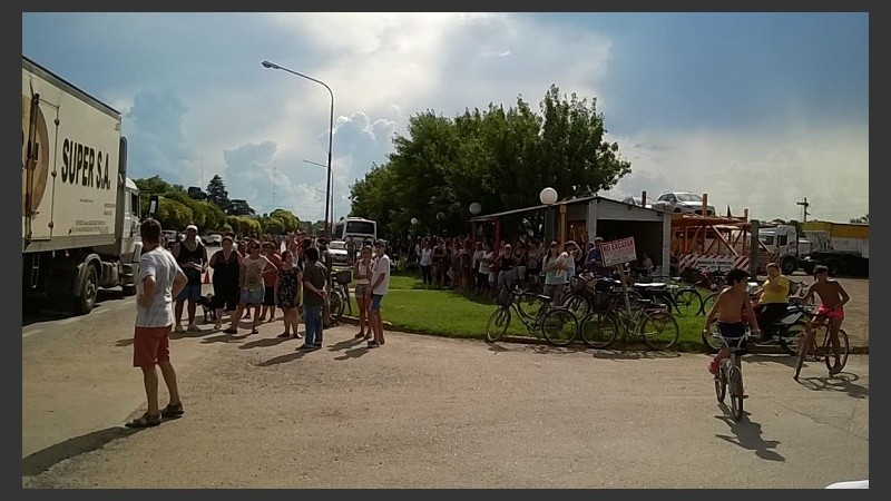 Zavalla se movilizó después del choque fatal en la ruta 33.