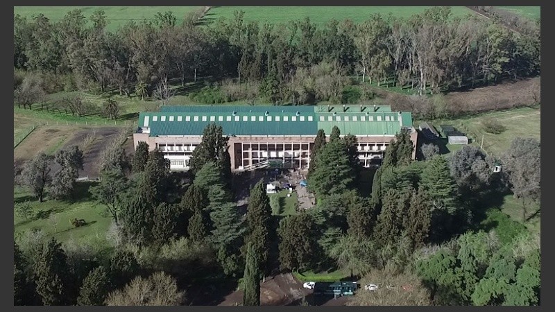 El edificio central de la facultad de Agrarias en Zavalla.