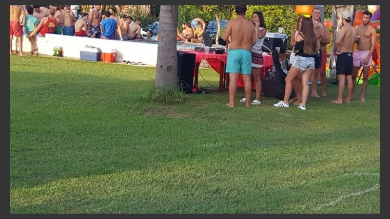 La fiesta fue desalojada cerca de las 22.