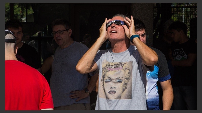 Lentes especiales para observar el eclipse.