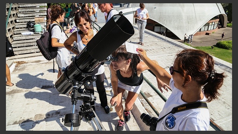 Distintos telescopios en el planetario.