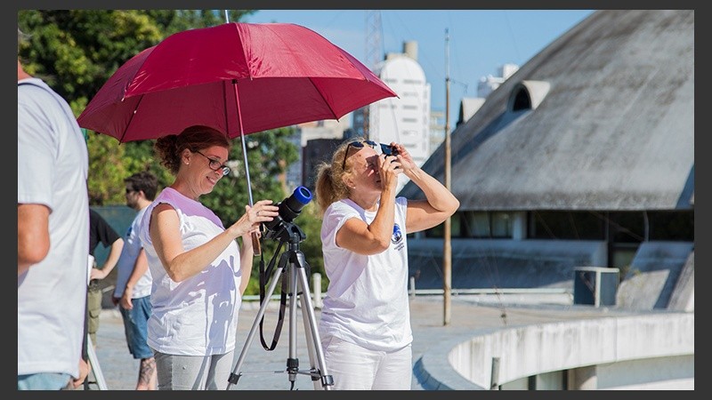 El calor no fue impedimento para observar el evento astronómico.