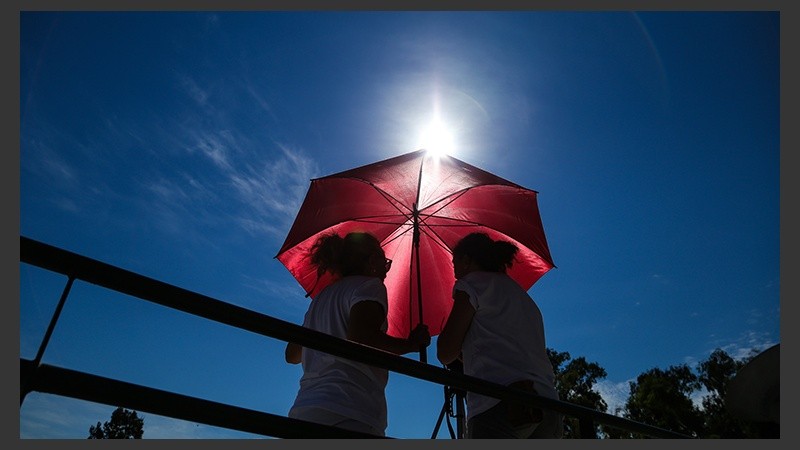 Temperatura cercana a los 30º grados en el mediodía de Rosario.