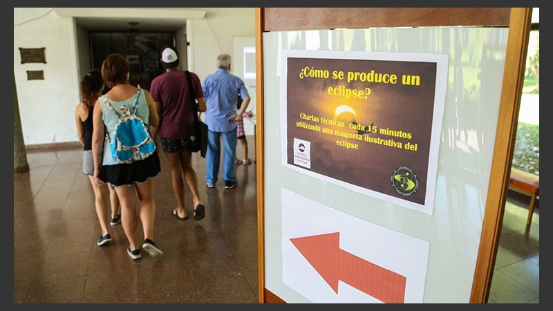 Distintas actividades disponibles en el planetario de la ciudad.