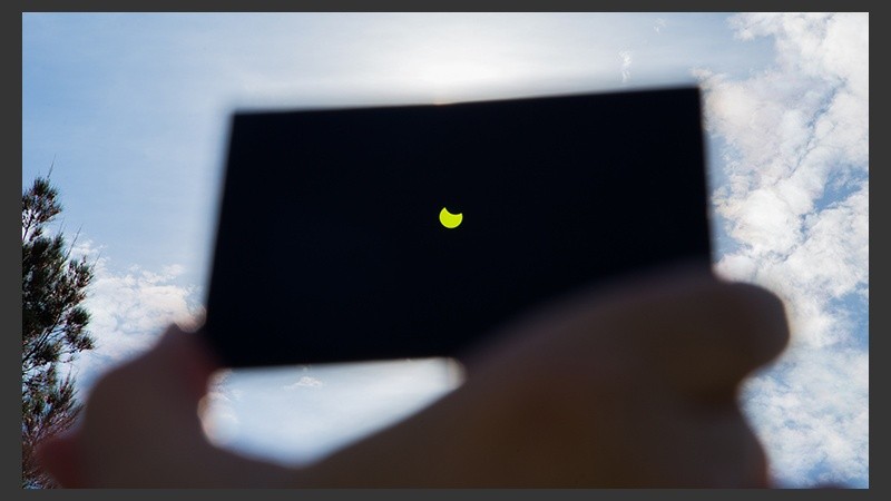 Un filtro protector para observar el fenómeno. 