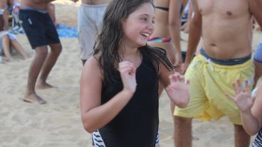 Mucha gente bailó a pesar del calor.