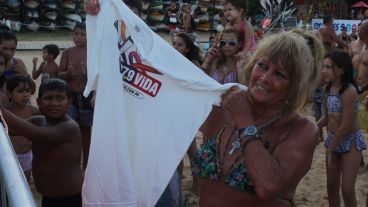 Durante la tarde se sortearon remeras de La Vida.