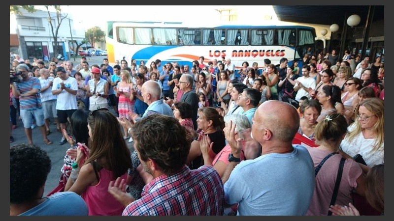 La movilización de vecinos de Casilda este miércoles en la terminal de la ciudad.
