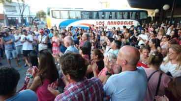 La movilización de vecinos de Casilda este miércoles en la terminal de la ciudad.