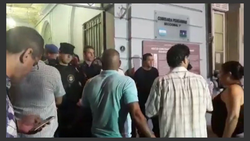 Familiares fueron hasta la seccional 1ª a conocer la identidad de las víctimas.