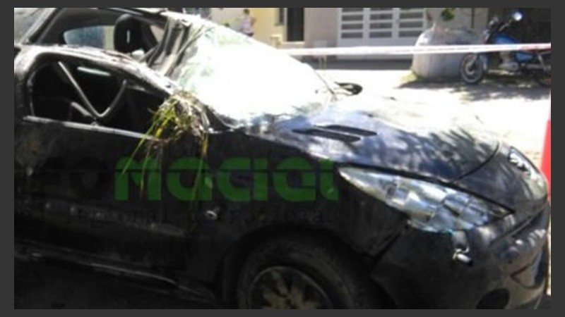 El automóvil despistó y volcó en ruta 11.