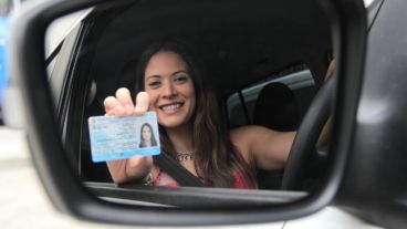 La nueva licencia tiene los datos personales en inglés y español.