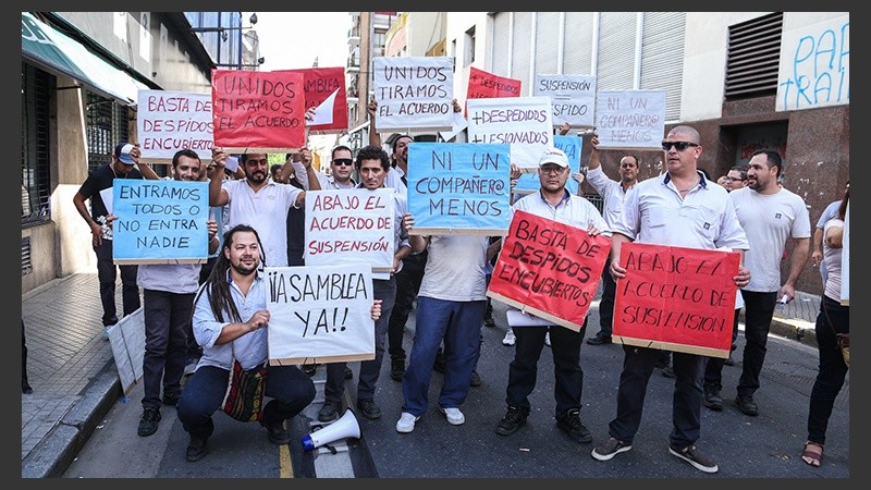 La protesta de los trabajadores en el ministerio de Trabajo.