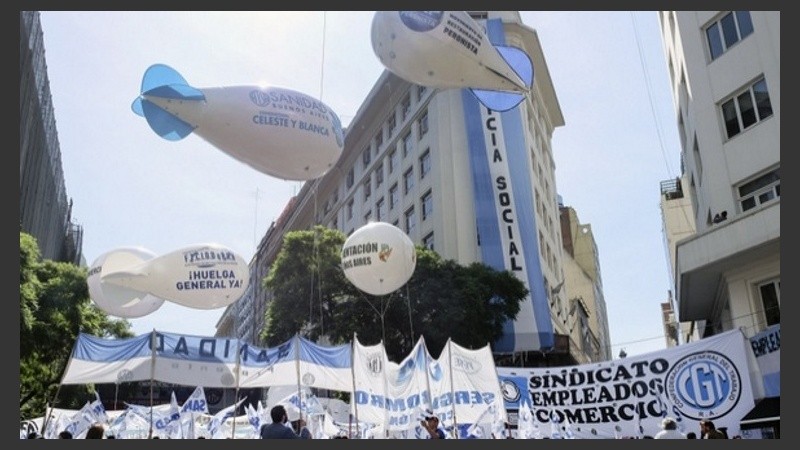 Organizaciones de trabajadores de todo el país marcharon a Capital Federal para pedir un cambio de la política económica.