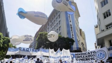 Organizaciones de trabajadores de todo el país marcharon a Capital Federal para pedir un cambio de la política económica.