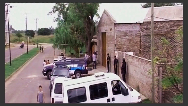 En un galpón hallaron una gran cantidad de vehículos.