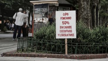 Uno de los carteles vistos en plaza Pringles. (Alan Monzón/Rosario3.com)