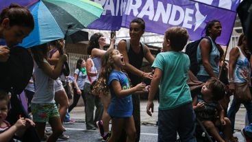 Muchos niños salieron a la calle a marchar.