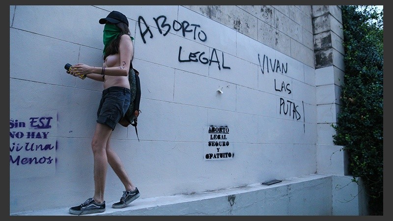 Algunas pintadas se pudieron ver durante el recorrido de la marcha.