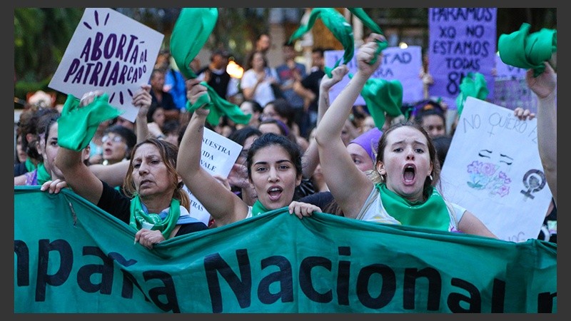  Las mujeres marcharon por las calles de Rosario.