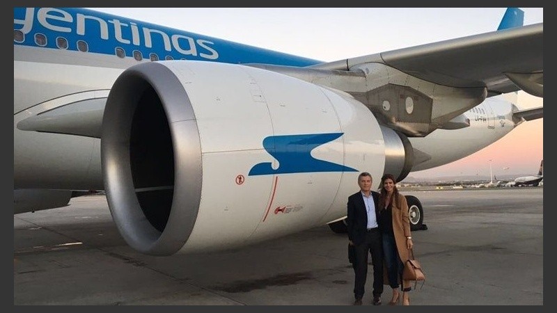 Macri volvió al país en el vuelo AR 1133.